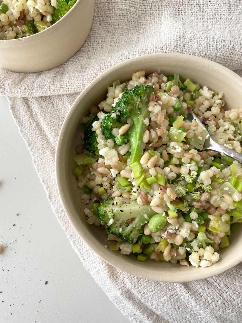 Fregola Pasta mit grünem Gemüse